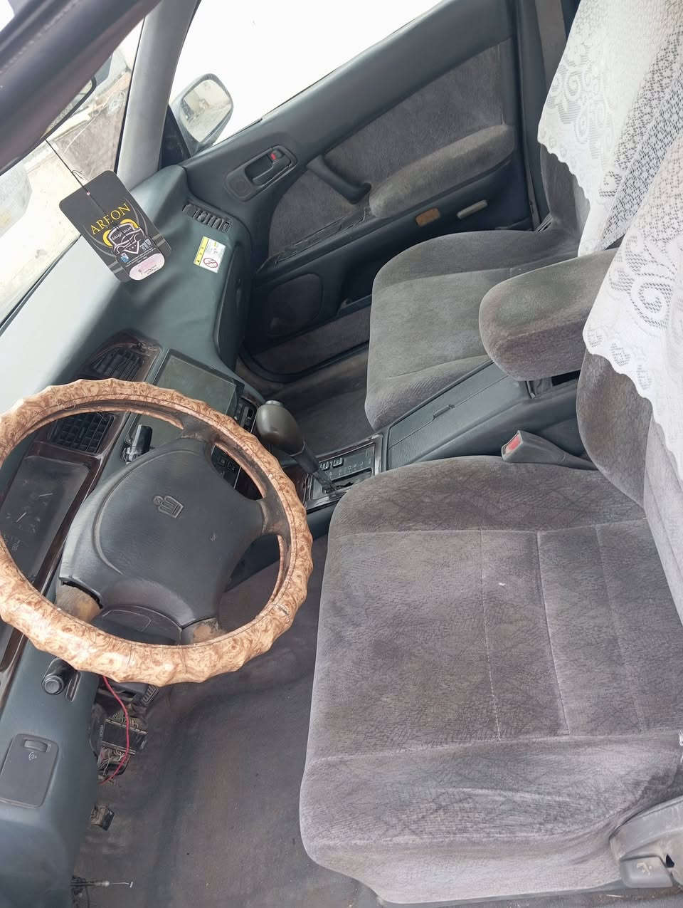 السلام عليكم سياره بطه للبيع موديل 93 مكفول كفالة عامه من الكص ونقل جثه وعيب الشرعي رقم انبار دولي مشروع وطني بسمي تحويل ثاني يوم سنويه وهزه جدد  كير ومكينه خير من الله تخم تأير حداديه السياره جديده وجاهزه السعر 49 وبيه مجال  للاستفسار *********** مكاني ناصرية
