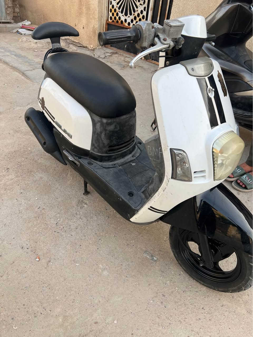 سلام عليكم مكلف بالنشر دراجه بوليسي  صارلهه شهرين طالعه من الوكيل سلف هندر كهربائيات كلهه شغاله تايرات جديده دبلات امامي خلفي شغال دراجه مال جناي اوراق مابيهه اي نقص المحرك اخرس بس صوت الصالنصه تسمعه السعر ٧٥٠ وبيهه مجال للشراي مكاني حي القاهره الرقم*********** عمارة, ميسان
