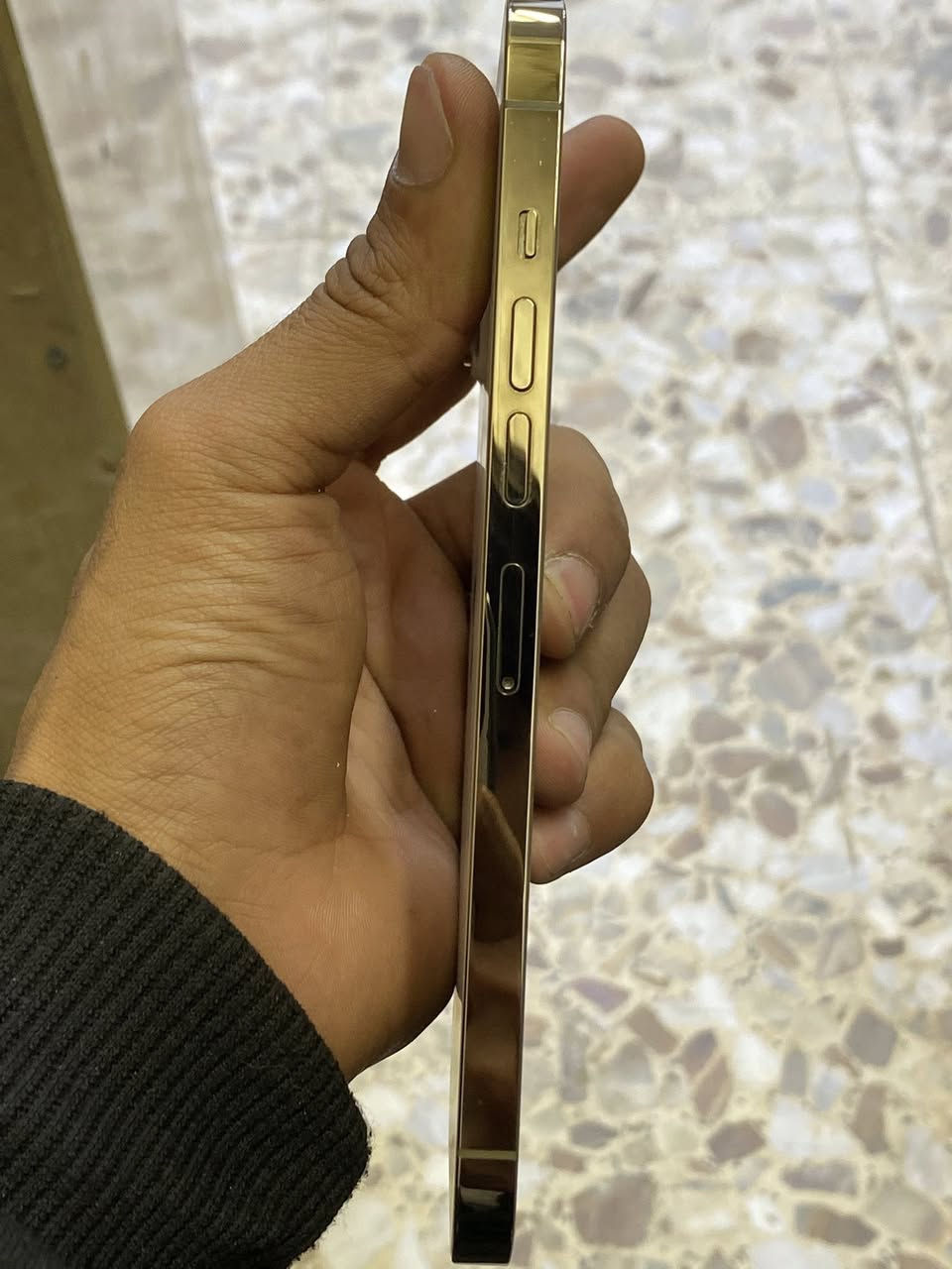 السلام عليكم ايفون13 برو ماكس ذاكره 256 
بطاريه 88 نضافه فول اخو الجديد امبدل شاشه وكامرا اصليه من ابل سعر 550 الف مكاني الزعفرانيه دور الشرطه 
*********** واتساب
