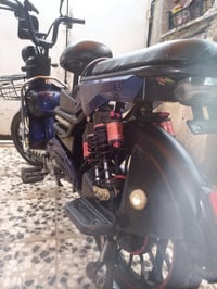 دراجه شحن نضيفه 5بطاريات كهربائيات كلها شغال والريمونت شغال بيها بطاري...