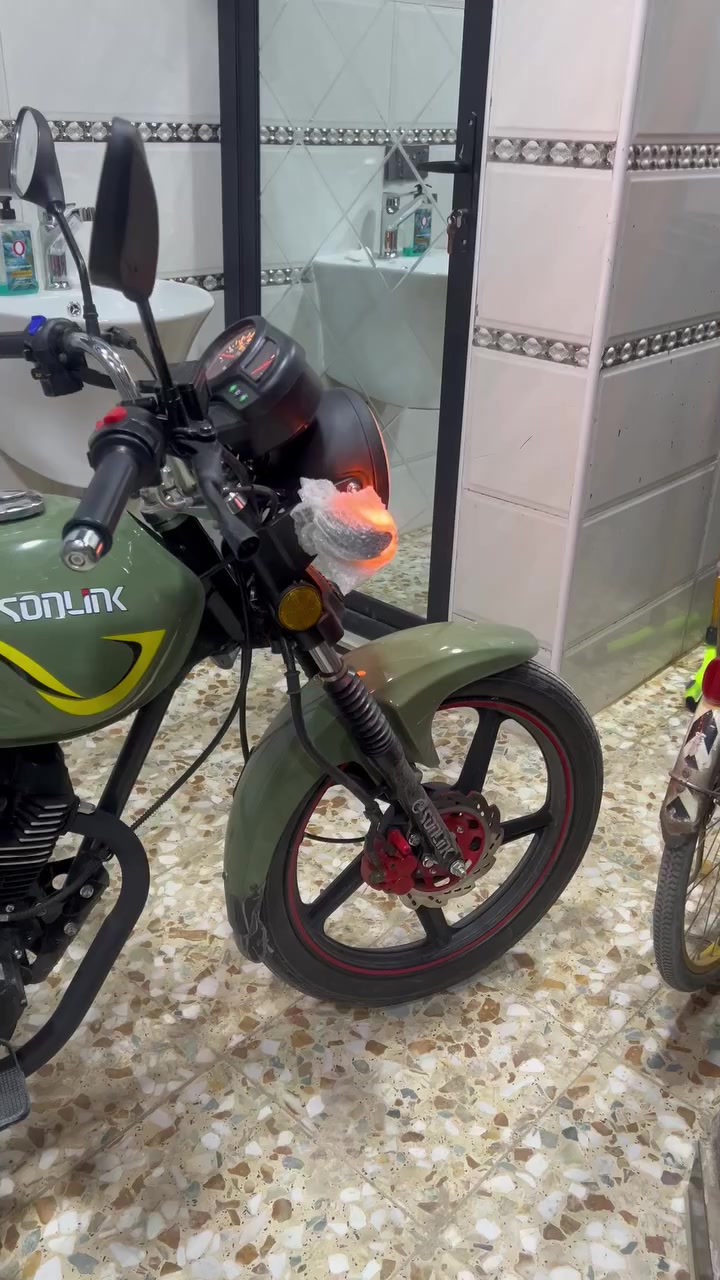 يا اللّٰه بسم اللّٰه دراجه ايراني للبيع دراجه جديده بمعنى الكلمه صار يومين من نزلتها من الرمبيه وكدامك مامشيه وبعدها بلجيس واتساب *********** مكاني بغداد
الزعفرانيه
