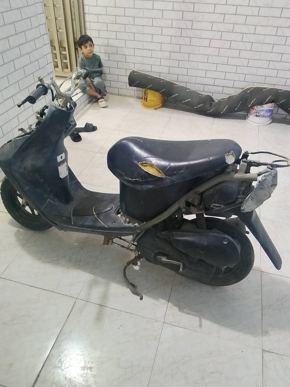 سلام عليكم...
دراجه للبيع ساسوكي شغاله .
بس صوت بربرينات دراجه كلشي ما بيعهه
سعر..100وبيهه مجال
***********
