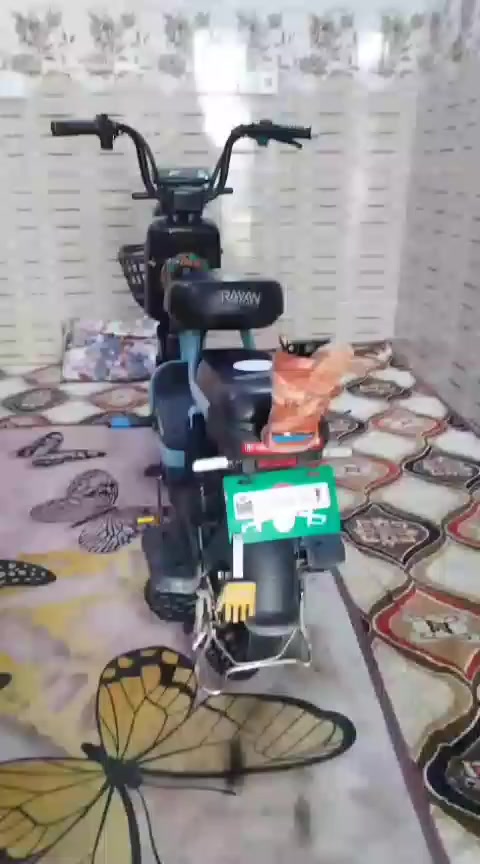 سلام عليكم
دراجه شحن للبيع نضيفه وجديده وكهربأيات كلها شغاله تشتغل. بصمه وسويج سعر 200بي مجال للشراي 
***********
