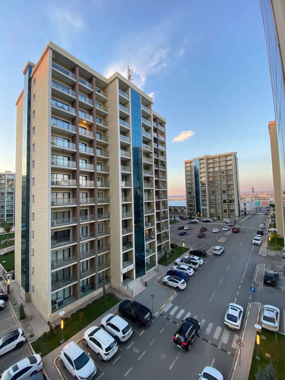 عروض للايـجار
🔹– فارغ  500$  /  MRF4

🔹– موثث  650$  / MRF4 

🔹– رويا تاورز  1+3  فارغ  / 650$

🔹– رويا تاورز   1+1 فارغ   / 350$

🔹– رويا تاورز    1+1 موثث  / 450$

🔹– امباير رويال 1+3 موثث  / 800$

🔹– امباير پيرل   1+0  فارغ / 300$

🔹– پارك ڤيوو   1+4 فارغ    / 900$

🔹– پارك ڤيوو   1+2 فارغ     / 700$ 

🔹– سنترو تاورز  1+2 فارغ   / 400$

🔹– لالاڤ ستي   1+2 فارغ    / 350$

كاوه عقارات مونيتةر

0750 099 89 89 

عقارات مۆنیتەر Monitor Real Estate
