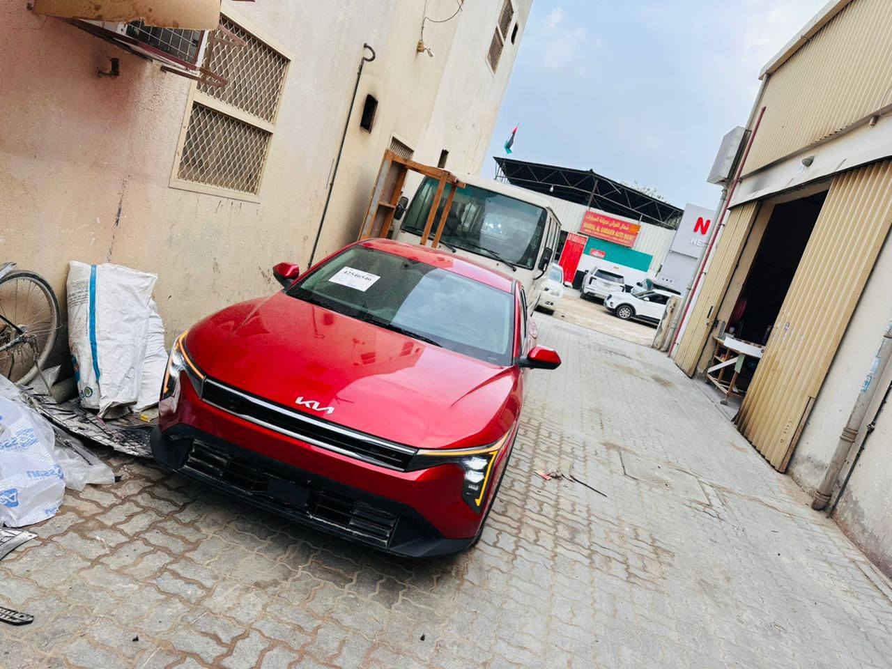 السلام عليكم للبيع كي 4 25 فول ما عدا الفتحه رقم مثنى شهداء وكاله عامه سياره  ماشيه17 الف بدون ارباك. بدون تبديل البنيد نفسه  معمر مرقمه وجاهزه الاتصال ع الرقم ***********
