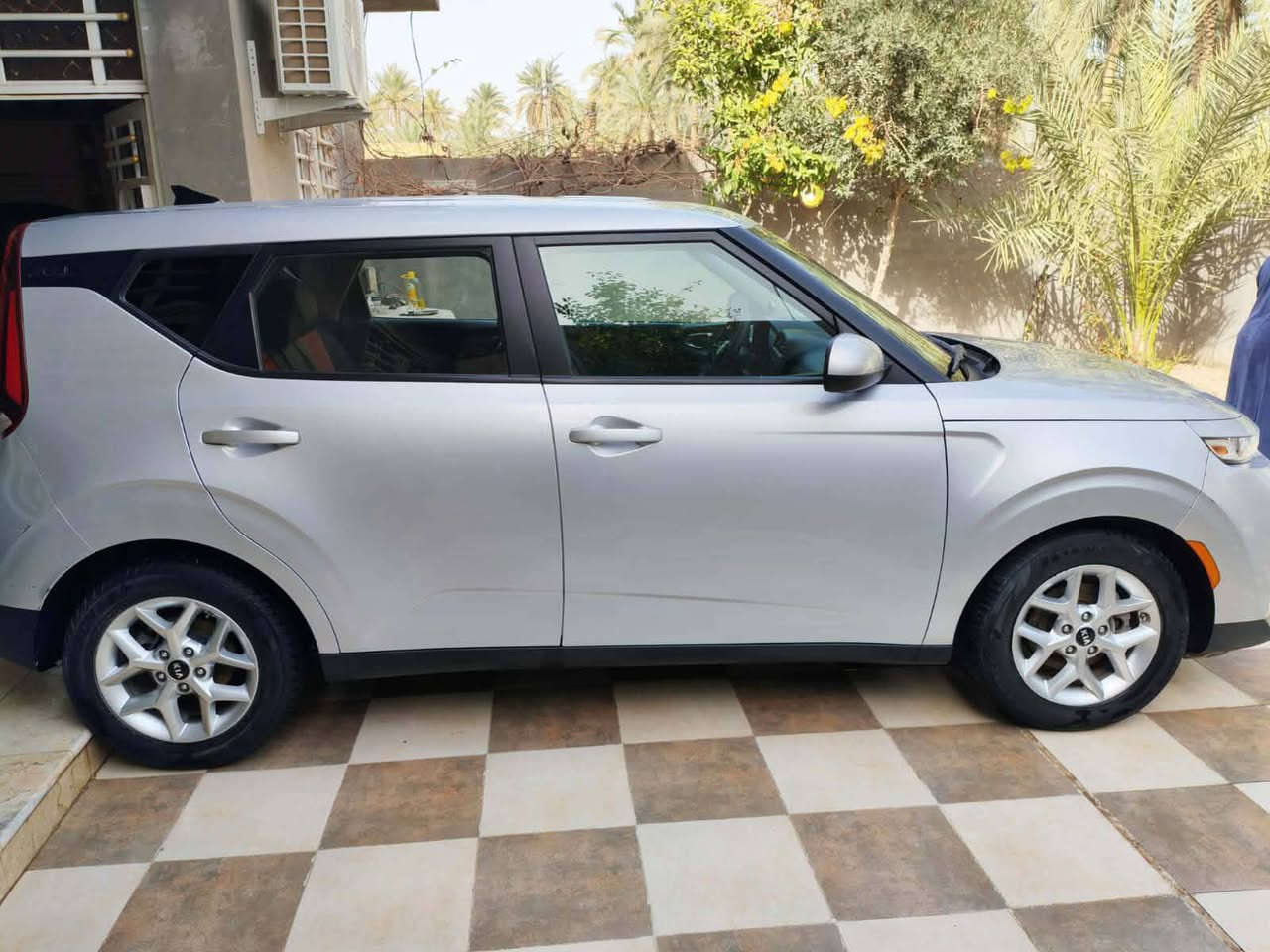 السلام عليكم سياره صول موديل 2021بابل البيع او مراوس حسب القناعه ماشيه 70فول عده البصمه السياره معروضه 142وبيه مجال بسيط تحياتي ***********
