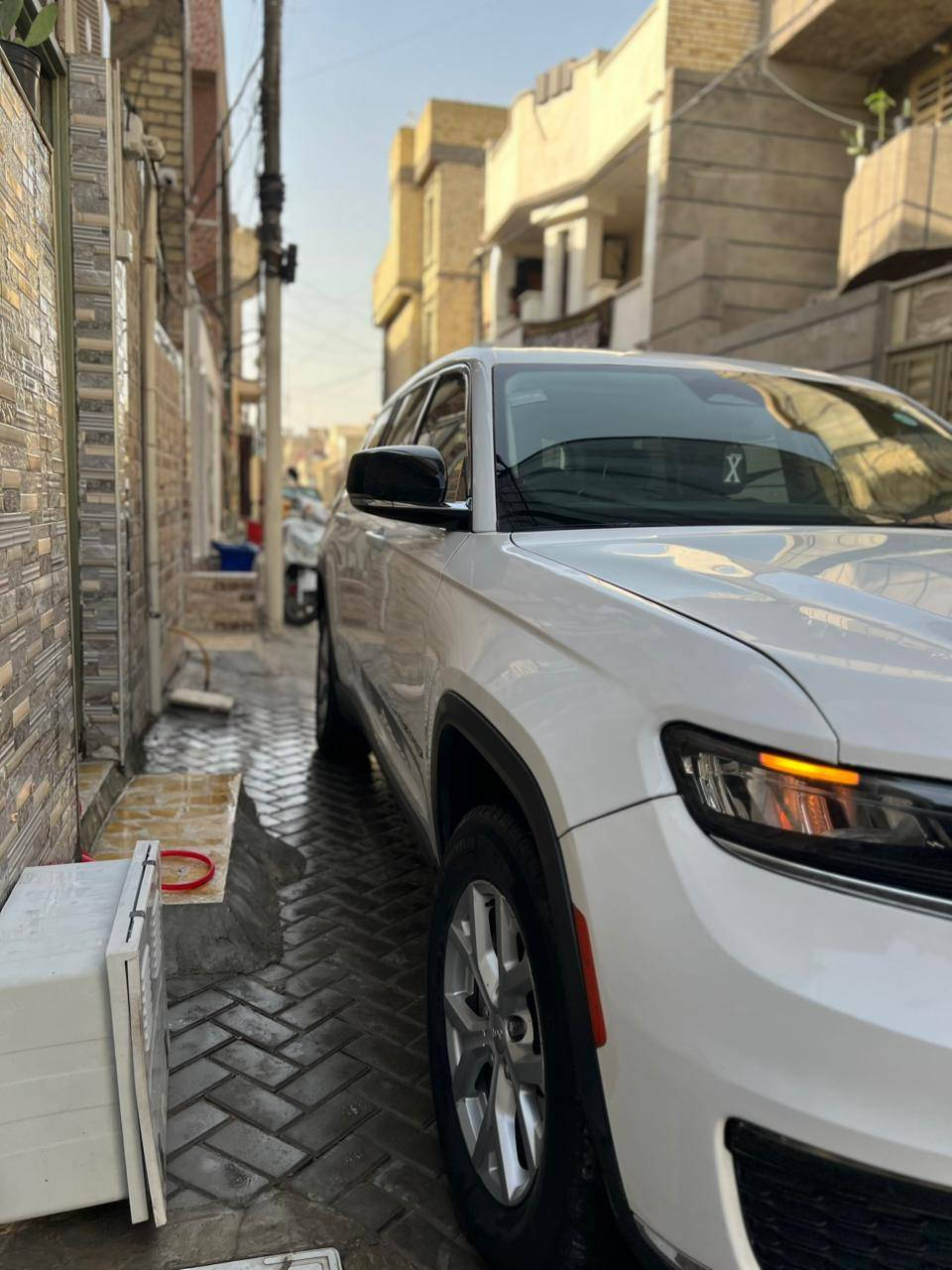 كراند شيروكي موديل   2022
السياره لمتد فول موصفات 7 راكب
صورة الضرر بأمريكا موجود بالمنشور
وبيه ضربه بالعراق الجاملغ الخلفي عكس السايق 
كامره داخليه
حساس امامي وخلفي
نظام توقف ذاتي 
شاشتين بالدشبول 
اهوايه موصفات بيه بعد ومعروفه
السعر /31 الف دولار يعني 3 شدات  10 ورقات وبيه مجال 
العنوان/ بغداد/ الشعب
للأستفسار الاتصال ع صاحب السياره بيه واتساب
***********
