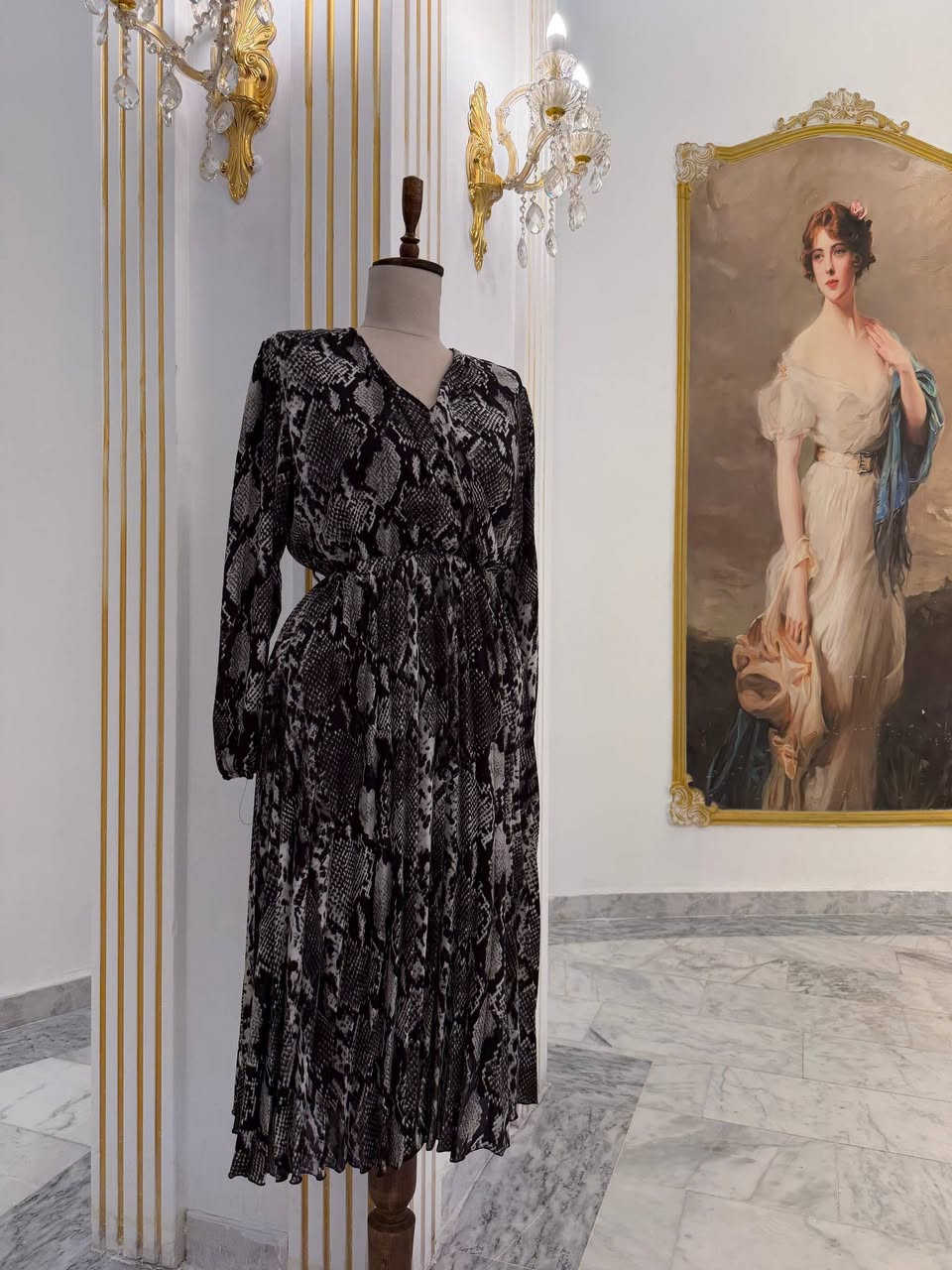 فستان شيفون مبطن .
السعر ( ٣٠ ) ألف دينار و يوجد توصيل لكل محافظات العراق .
الحجز على رقم الواتساب *********** .
التفاصيل :
١ - مدة التوصيل خلال ٣ أيام .
٢ - طريقة البيع مفرد .
٣ - المخزون المتاح ٧٨ قطعة .
٤ - الأحجام المتاحة ١ ، ٢ ، ٣ و ٤ .
٥ - الألوان المتاحة الأسود ٢٠ قطعة .
٦ - الخامة شيفون عالي الجودة مع بطانة داخلية ناعمة .
٧ - التصميم أكمام طويلة ، خصر مرن و قصة كلوش منسدلة .
٨ - رقم ١ يلبس قياس ٣٨ و ٤٠ - رقم ٢ يلبس قياس ٤٢ و ٤٤ - رقم ٣ يلبس قياس ٤٦ و ٤٨ - رقم ٤ يلبس قياس ٥٠ و ٥٢ .
