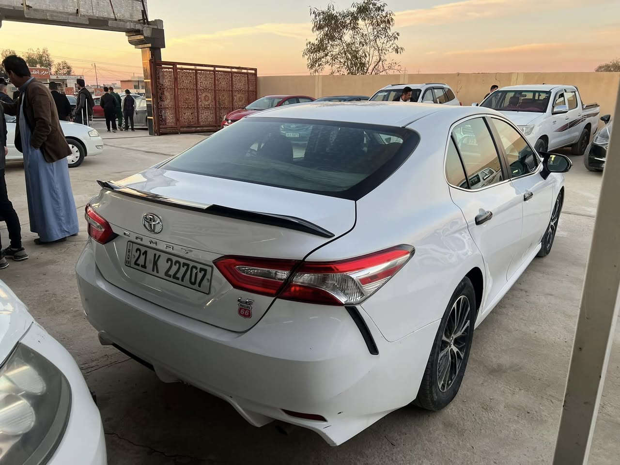 سلام عليكم 
كامري للبيع 
موديل 2018 
كير ومحرك شرط
السعر 170 وبيهامجال للطيبين 
الرقم ***********
