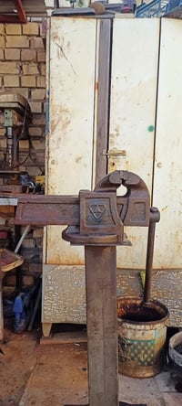 منكنه حديد نكليزيه تفتح 25 سانتيم  عرض15 سانتيم 07711808469  بي واتساب