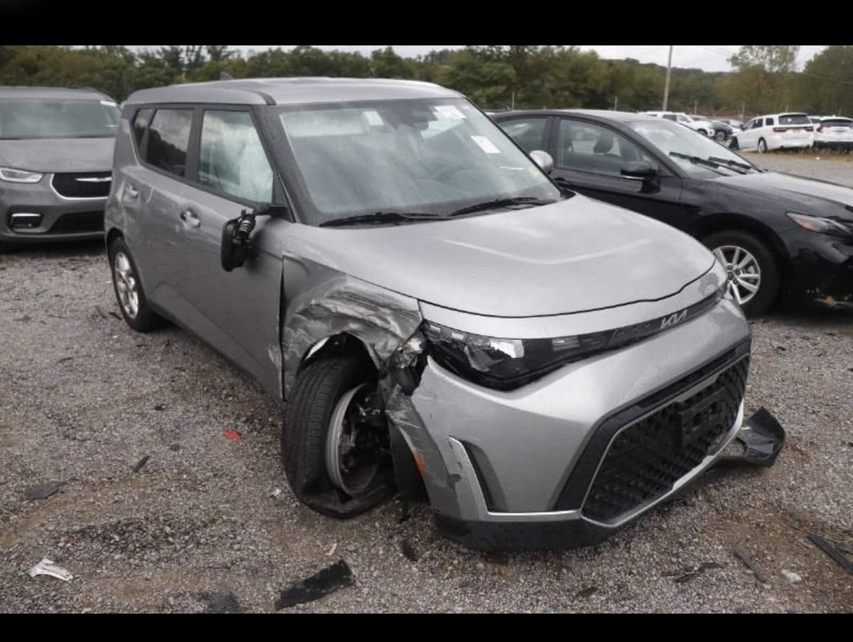 السلام عليكم كيا صول  وارد امريكي موديل ٢٠٢٣ للبيع السعر ( 155) وبيها مجال للشراي رقم بغداد بأسمي تحويل ثاني يوم     صور الحادث بالمنشور ماشيه 25ميل محرك ٢٠٠٠ دوش مواصفات ويل كب رادات اماميه وجانبيه كامرة شاشه كار بلي توقف ذاتي اوتو ستوب كروس تحديد مسار
بغداد ‭
‭0771 309 2230‬
