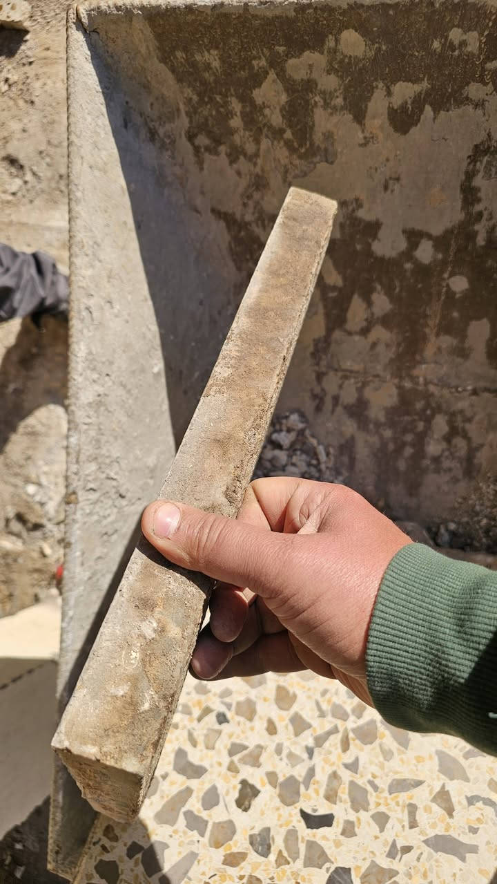 كاشي نضيف قياس ٤٠×٤٠ تقريبا ٢٥٠ متر 
***********
