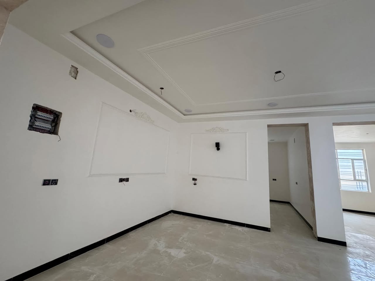 🏠 بيت زراعي للبيع – درجة أولى
📐 المساحة: 200 متر
🏢 الطابق: طابق واحد
✨ الحالة: زيرو (حديث البناء)
🔹 المواصفات:
حديقة داخلية حديثة
كهرباء + بوري ماء
كوي واجهة وصبغ بلاستك داخلي
سطح شتايكر
الدرج مرمر
أرضية بورسلين
سقوف ثانوية مسلحة
شيش بالصب
🔹 التقسيم الداخلي:
غرفتين
هول
صالة
مطبخ
ممر خارجي
📍 الموقع:
شارع 80 – شارع شريفة
مقابل ملعب محيزم 4
📞 للتواصل:
***********
***********
@@@ إشارة
