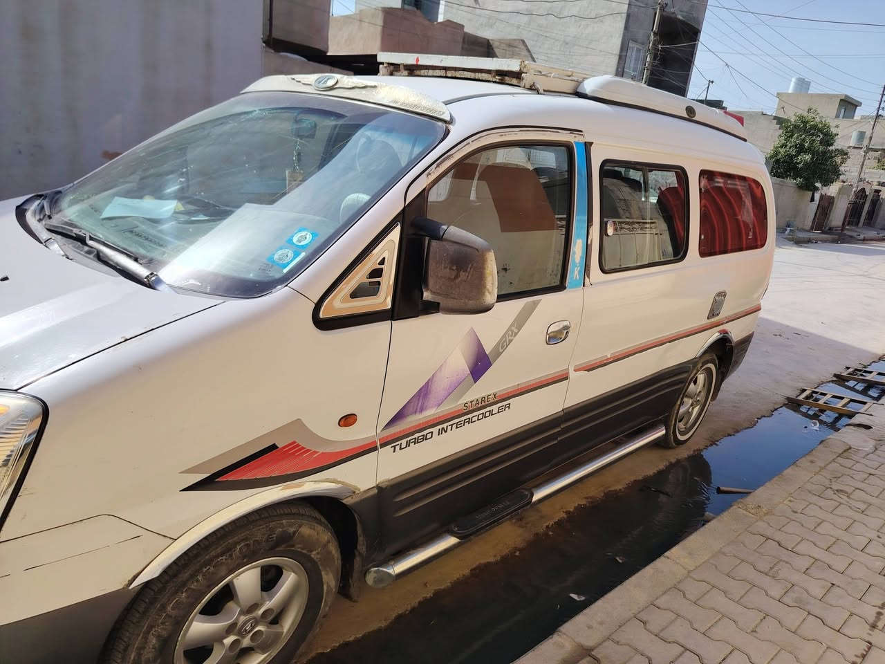 السلام عليكم
ستاركس البيع موديل 2006
 11.راكب
كير او محرك بل شرط 
تخم تاير جديد
رقم ديلئ انكليزي
 السياره مصفره من الظريبه
 صدر امامي خلفي جديد الكهربائيات كله شغاله
***********
