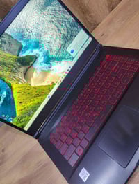 عندي لابتوب للبيع راح انزل صورة واي استفسار ع الرقم 07722755520