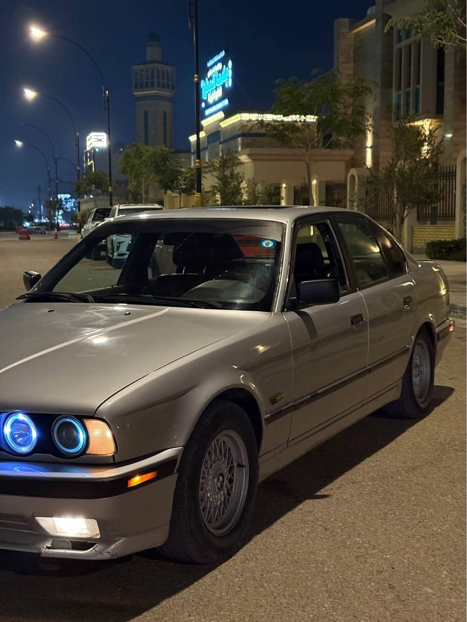 السلام عليكم 
بي ام ٥٢٥ مسكر موديل ٩١ اصل
مصبوغه عام  للجمالية 
سيارة جاهزه كلشي شغال بيها فول مواصفات 
السعر ٦٠ قابل للتفاوض 
العنوان كربلاء 
*********** كربلاء, العراق
