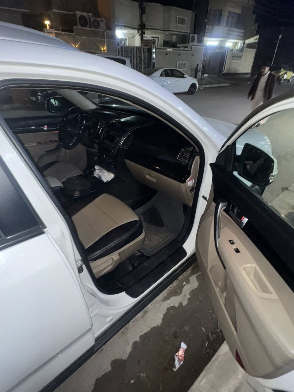 سلام عليكم عندي سورنتو مديل ١٣شكل ١٥ سيار خليجيه جاهزه مخرك٤ سعره ١٦٥ بيه مجال بسيط مكان بغداد الشعب سريدات رقم ***********
