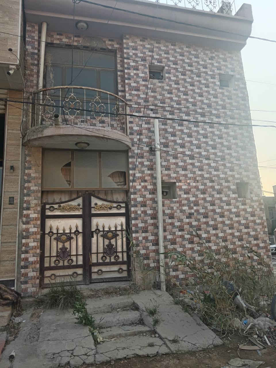 السلام عليكم
دار للإيجار
حلة حي الشاوي قرب مكتب الخضراء 
شارع تجاري ٢٠م عرض الشارع
مساحة ١٤٠ م
طابقين
طابق ارضي صالة ومطبخ وكيلدور ومجمع صحيات
طابق ثاني ٢ غرفة نوم وهول ومجمع صحيات  وصطح ثاني
للاستفسار***********
***********
*********** ابواحمد لبيع وشراء العقارات في بابل مكتب البيت الأمين حلة نادر الأولى قرب آسواق الجمل ملاحظة نستقبل جميع عروض البيع والشراء والايجار الرهن
