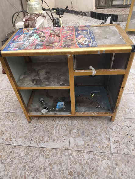 متاح جام خانه طول مترين ونص والثانيه متر بيه باب و جرار بس  مكسورات مكاني ابو الخصيب ب100 وبيهن مجال ***********
