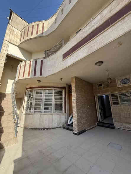 للبيـع 🏠 الكـرادة

عنوان العقار 📍 الكرادة خلف سبع قصور شارع فرايد چكن

🔶 المساحة 195 مـتـر

🔶 واجهة  10 مـتـر

🔶 سنة البناء 2013 

يحتوي على ثلاث طوابق وحدات سكنية بدرج خارجي

الطابق الارضي - صالة وهول ومطبخ وغرفة نوم وصحيات

الطابق الاول - صالة ومطبخ وثلاث غرف نوم وصحيات

الطابق الثاني - صالة ومطبخ وغرفتين نوم وصحيات

ــــــــــــــــــــــــــــــــــــــــــــــــــــــــــ
‎‏‎((شركة دار السلطان للعقار حيثٌ تَلتَقي الرُوٌية ,بلتَمَيٌز ))

❗️❗️ نسـتـقـبل العروض البيع الشراء والايجار ❗️❗️

بيع - شراء - ايجار - ادارة امـلاك - مقاولات عامة

‎‏‎📊كل ماعليك الاتصال أو المراسلة على الصفحة *ʲᵒⁱⁿ ᵘˢ*

 حسن زوانة *********** - ***********

‎‏‎الفرع الاول /عرصات الهندية مجاور فندق بلوم 

‎‏‎ الفرع الثاني /الـسـيـديــة الضباط مقابل افران الرباط

‎‏‎‏‎زبائننا الكرام بِكُم نَرتقي ونَتشرف بزيارتِكم ونَفتخر بخِدمتِكم ❤

