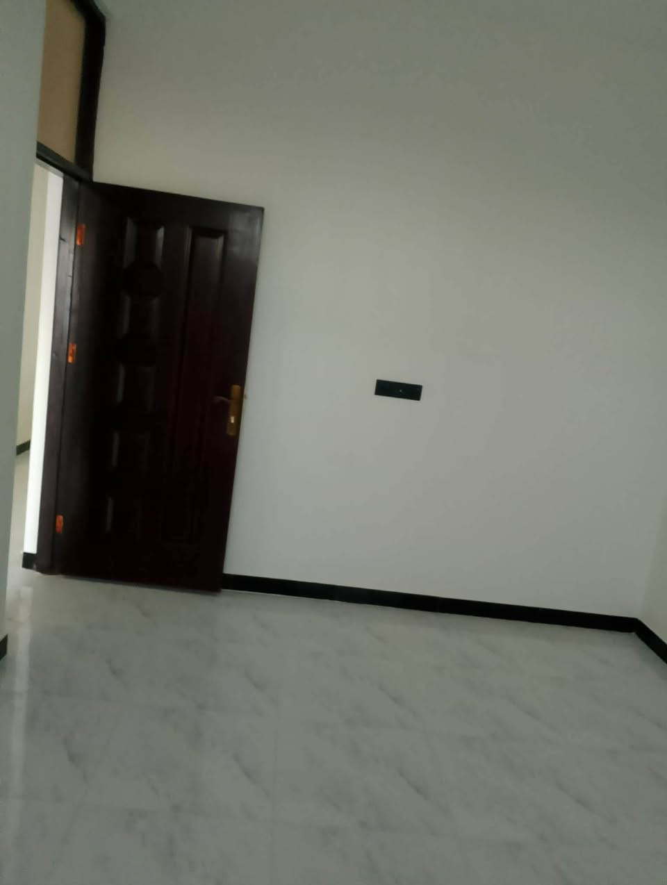 مشتمل 100 مترطولاني غرفه مطبخ هولل استقبال شارع 12 متر بلخاجيه بل 6000 السعر مناسب  يتصل ***********
