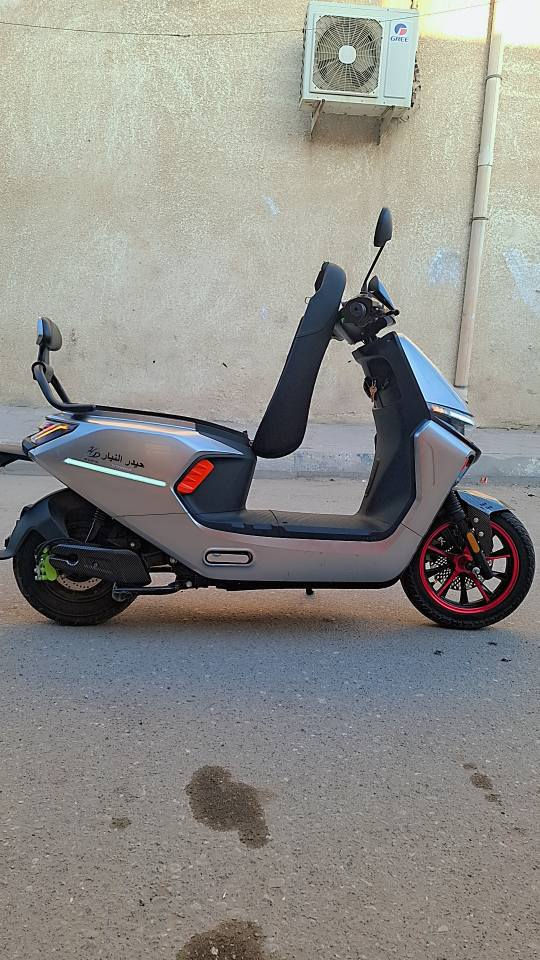 موصفات الدراجه
دراجه جي 9 موديل 2025 نظيفه من كل مكانات وياها سويج2 وياها بصمات2وصندوق كبير وياها شاحنتها 
الدراجه لون رصاصي مابيهه اي عطل ولا مصلحه سرعتهه80 كيلو معه 6 بطاريات ثنين يزودن و اربعه بل شاشه ودبل اشاره ولايت عالي ناصي وترجع بك وتشيل راكبين وتتحمل وزن ودبلات قويه ثنين وره وثنين كدام بيه بلوتوث سماعات عاليات 
(السعر 775)
رقم الهاتف*********** واتساب ورصيد البصرة, العراق
