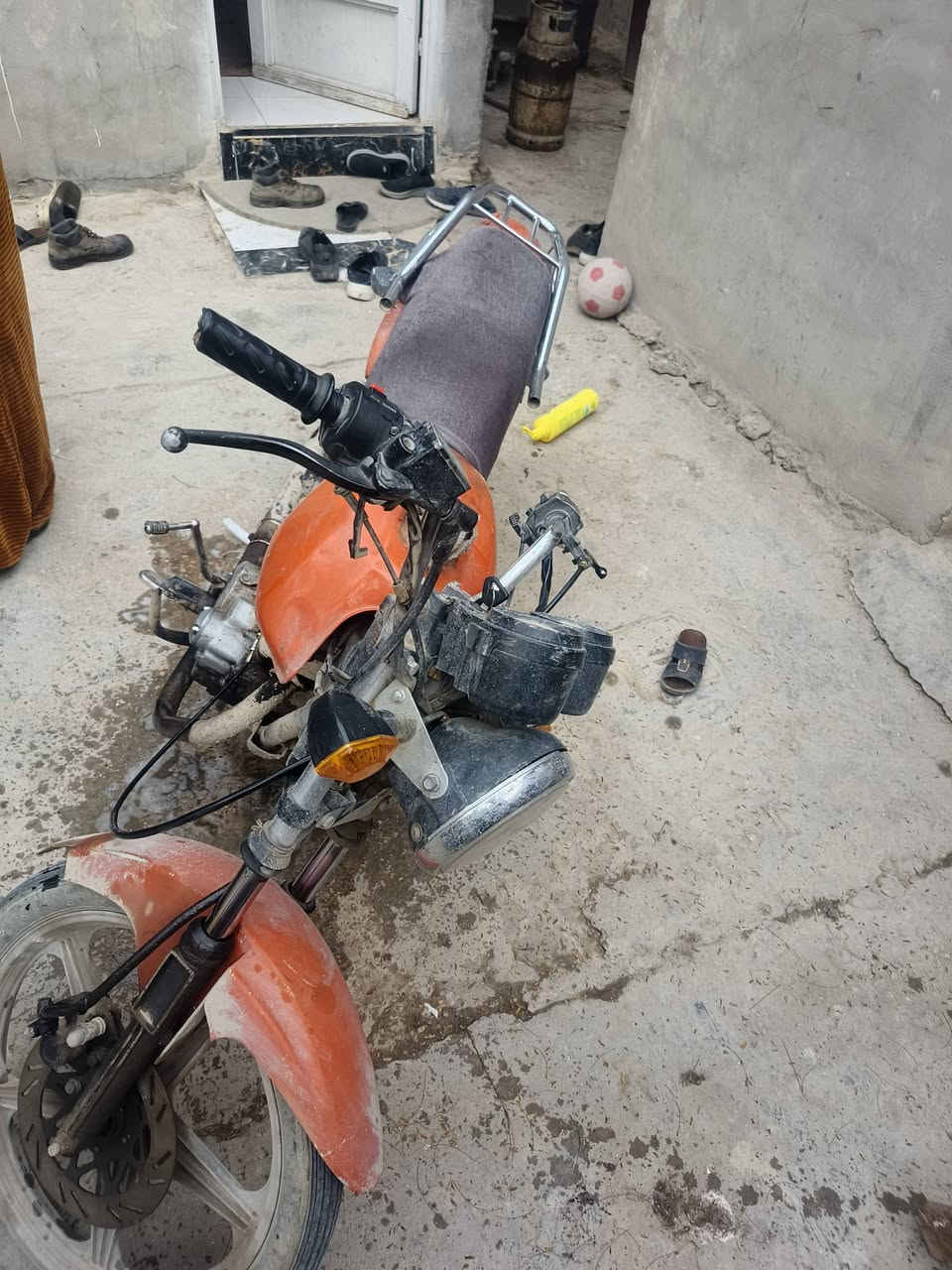 دراجه دايوان عضم موديل 20كلك كلك كلك مكفولة من سرقه و عشائرين سعر 250 وبيه مجال دراجه اطلع بيها للشغل ورجع بس مال شغل مكانه كربلاء الحسينيه كنطره البيضه تصال ع رقم ***********
