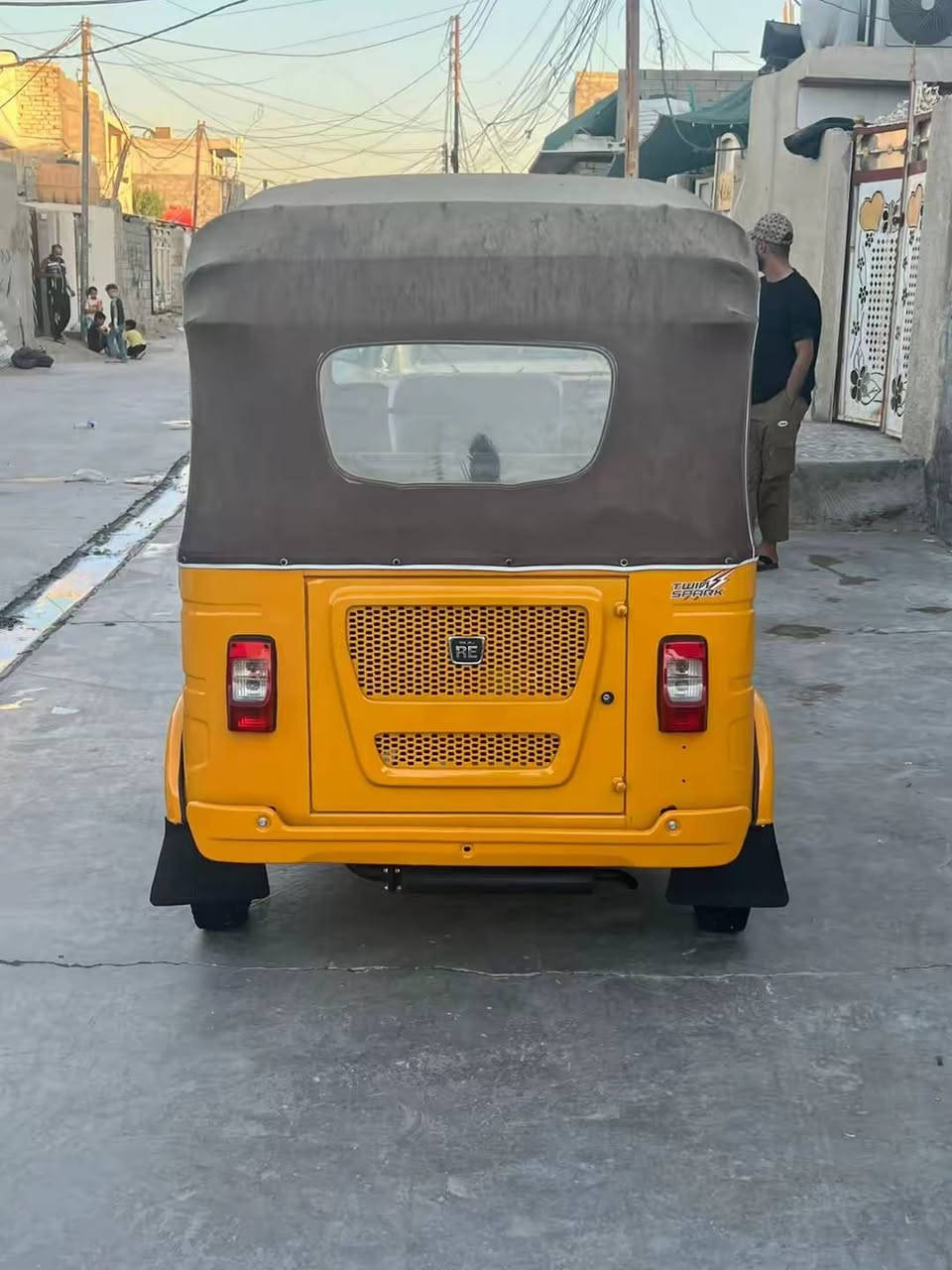 السلام عليكم ورحمه تكتك للبيع موديل 2023/11السعر 8500بيه مجال للشراي شي بسيط الرقم ***********
