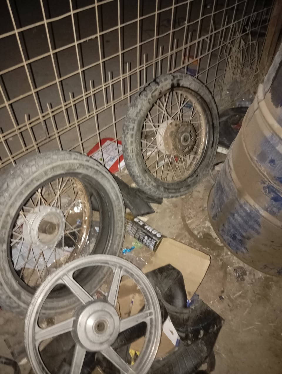 سلام عليكم محرك دراجة وكشن واوياله زوج وصالنصه للبيع  كلمن وسعر ه***********
