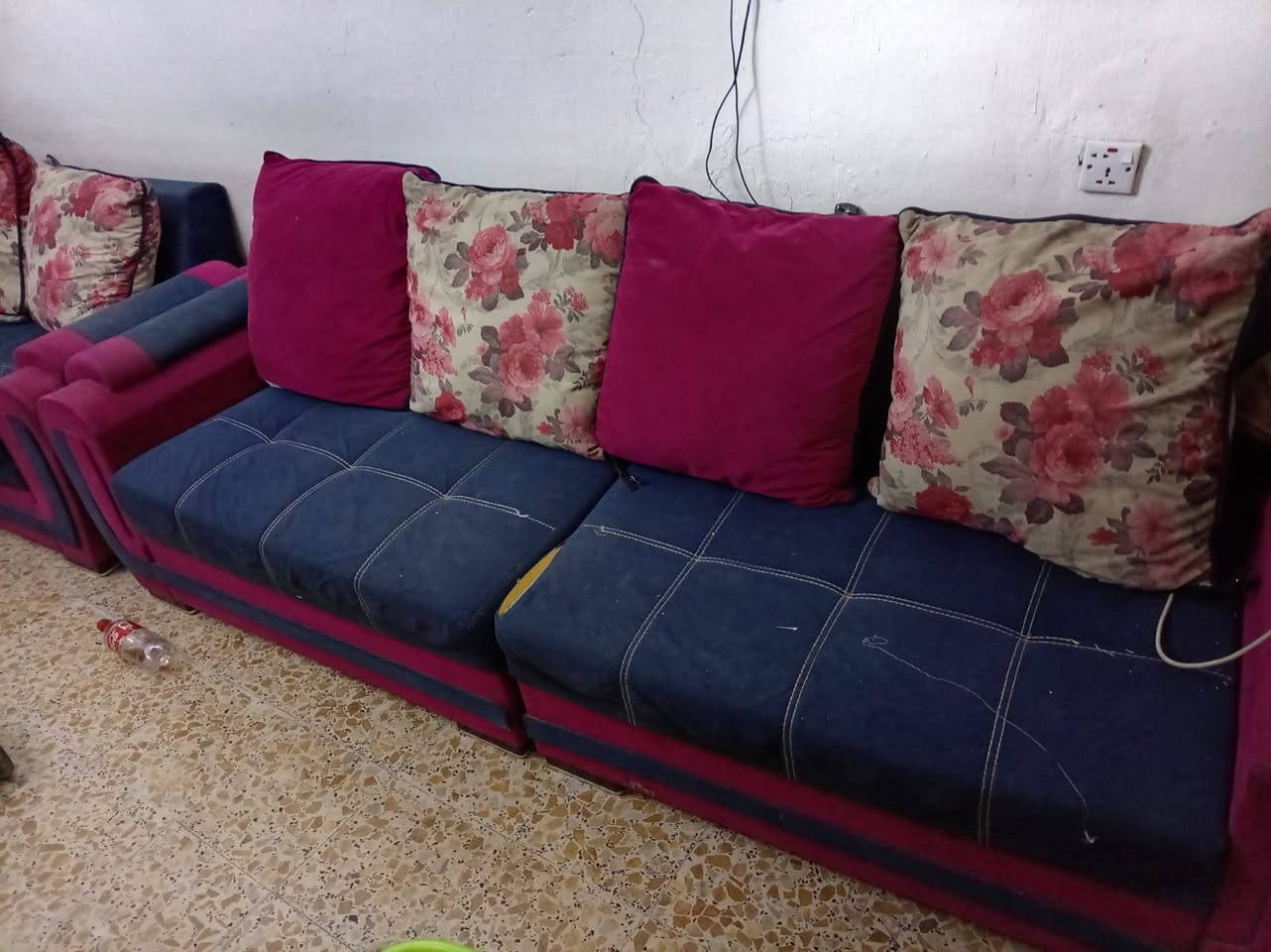 غراض للبيع 
تخم 250 وبي مجال 
عربانه طفل 25
الاتصال *********** 
بغداد حي العامل

