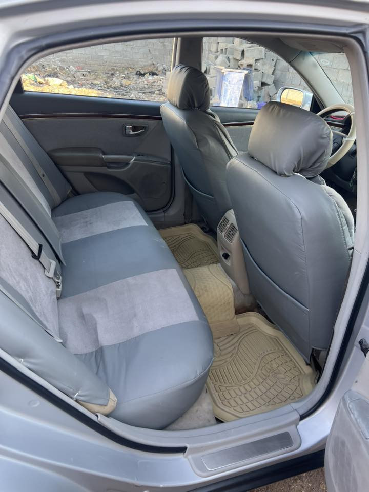 سلام عليكم
للبيع ازيرا ادوات موديل 2010كصه جنطه 
مكينه خير من الله سته سلندر 
صدر مامي خلفي جديد 
تاير تخم جديد 
كهربايات كلها شغلات 
متومه شرط الحاسبه 
سيارة كلش حلوه وبي شوفه 

السعر 50 وبيها مجال للطيبين مكان سياره بغداد 
***********
