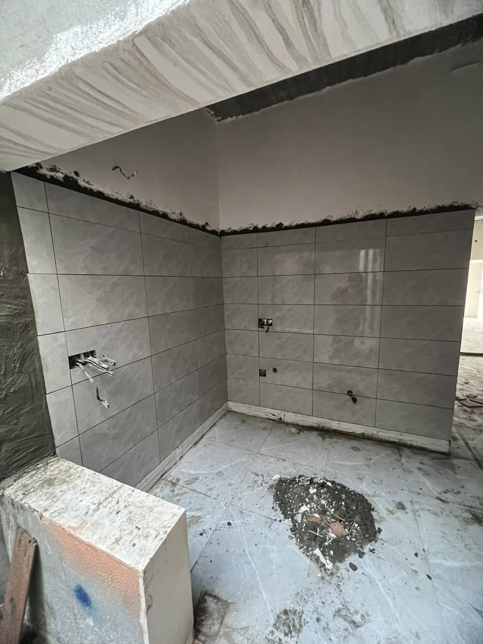 سلام عليكم اسطه سيراميك  وبنفس الوقت اسطه مغربي متفرغ حالين شغل هندسي   ***********
