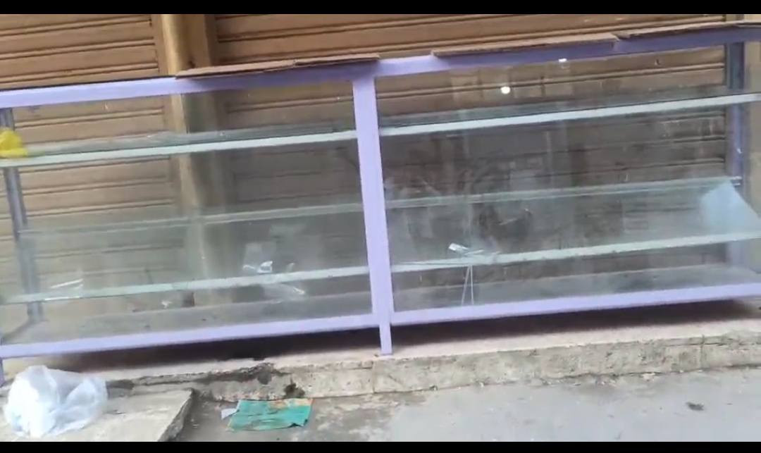 متوفر ميز للبيع
نوعية ممتازة وعملية وجام ثقيل
يصلح للمحلات التجارية لعرض البضاعه
طول3متر 
ارتفاع1متر
بسعر جدا مناسب 55الف وبي مجال موصل, نينوى


**إذا كنت صاحب هذا الإعلان وتريد حذفه لأي سبب، رجاءا أرسل رسالة إلى الدعم الفني**