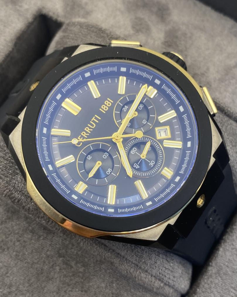 Cerruti 1881 
جديد غير مُستخدم 
كامل المرفقات 
كوارتز 
قطر الساعة ٤٥


**إذا كنت صاحب هذا الإعلان وتريد حذفه لأي سبب، رجاءا أرسل رسالة إلى الدعم الفني**