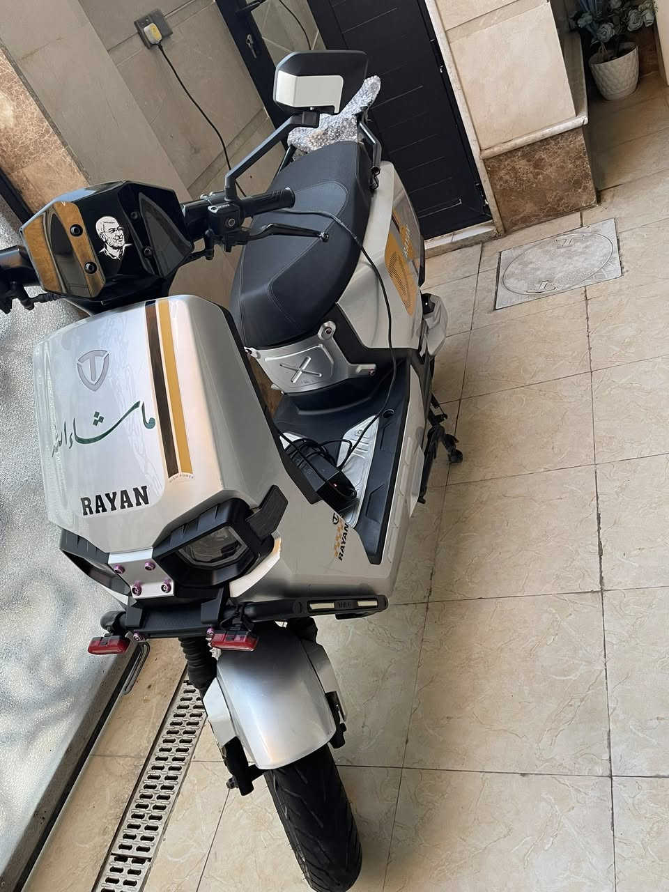 السلام عليكم دراجه وحش الكون دراجه نضيفه تخبل تجي واشوفهها ملف 2000 سرعه85حقيقي الدراجه حلوه نضيفه بيها مثبت سرعه وبيها تضام رجوع للخلف مكاني سيديه سعر 850بيها للجيه هاذا رقمي***********بي وتساب هم
