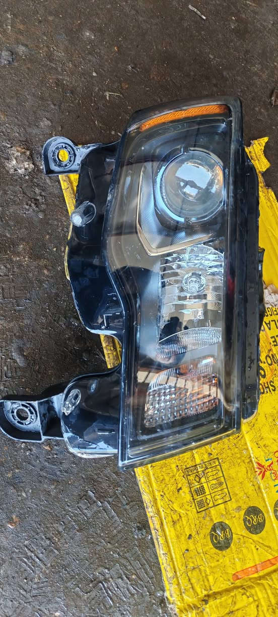 السلام عليكم لايت جيب يمين أصلي ***********
