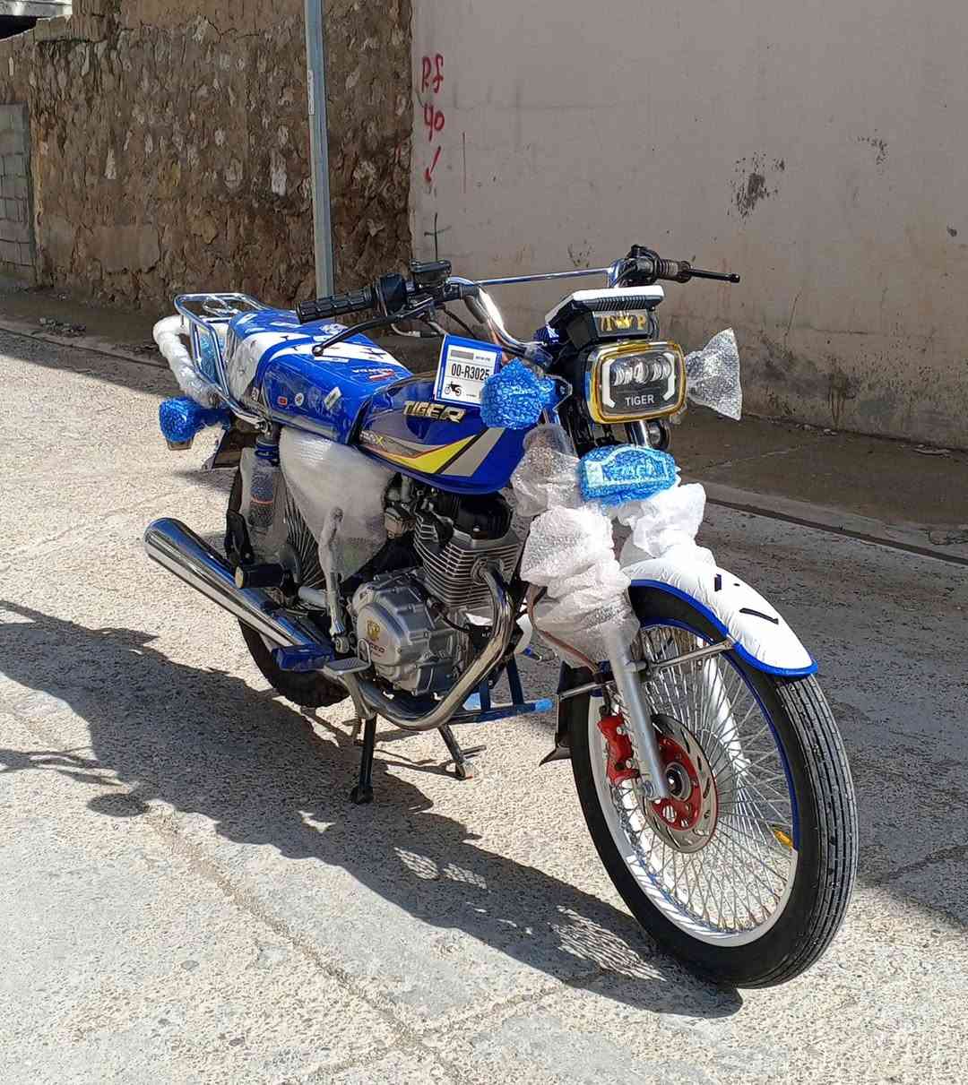 للبيع تايكر موديل 2025 اي عيب مابي شرط من كل شي كهربائيات شغال كامل منفيس موجود محرك كبس مامفتوح شرط دراجه جديد مستعمل شهر واحد فقط سعر 675 وبي مجال للشراي مماشي هواي رقم ***********
