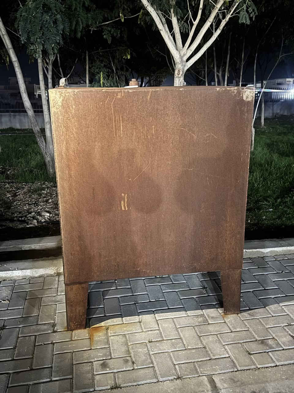 سلاو باشن ئەم تەنکی نەوتەمان هەییە سێ بەرمیلیە یانی سێ بەرمیل ئەگری بێ عەیبە بەس سبوخێکی ئەوێ نرخ ٥٠ هەزار ئەدمین🤍✨


**إذا كنت صاحب هذا الإعلان وتريد حذفه لأي سبب، رجاءا أرسل رسالة إلى الدعم الفني**