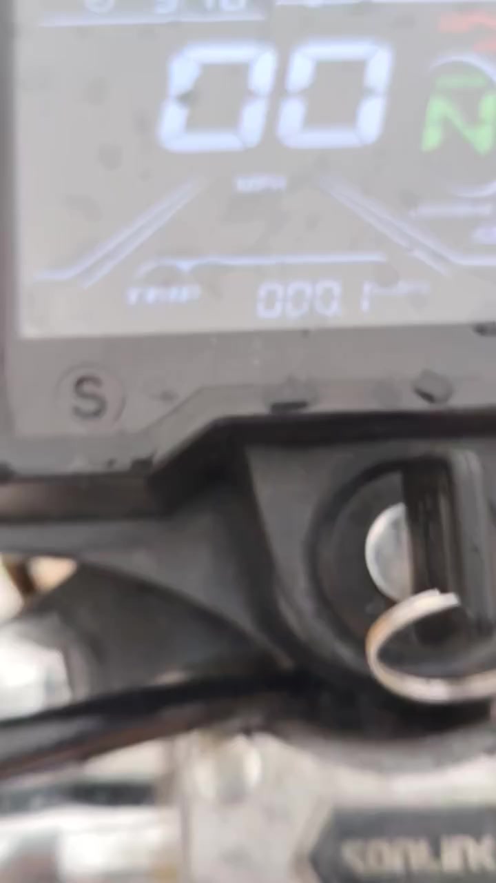 السلام عليكم
موطور سولنك موديل 25 فول مواصفات 

السعر 650 وبي مجال

المكان الشرقاط الساحل الايسر 

هـ***********
