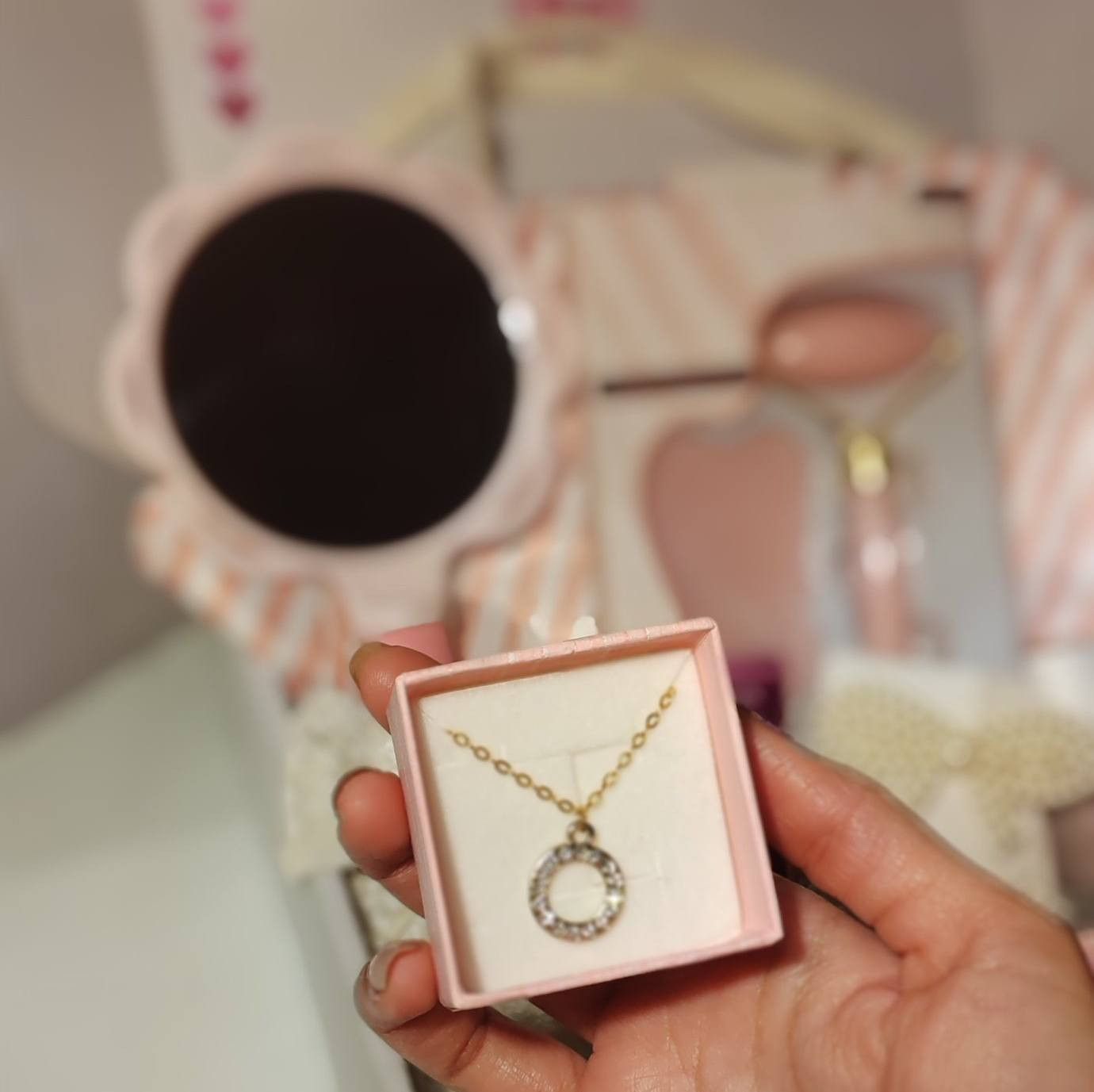 كل هذا الجمال سعر 12 ألف فقط ❤️‍🔥❤️‍🔥
البوكس يحتوي :
جنطة ميكب
مراية ميكب
رولة مساج +گواشا 
كلادة
مرطب
فيونكة شعر دانتيل
فيونكات شعر لؤلؤ
كيتر شعر
گلتر اظافر
للطلب مراسلة دايركت 💞


**إذا كنت صاحب هذا الإعلان وتريد حذفه لأي سبب، رجاءا أرسل رسالة إلى الدعم الفني**