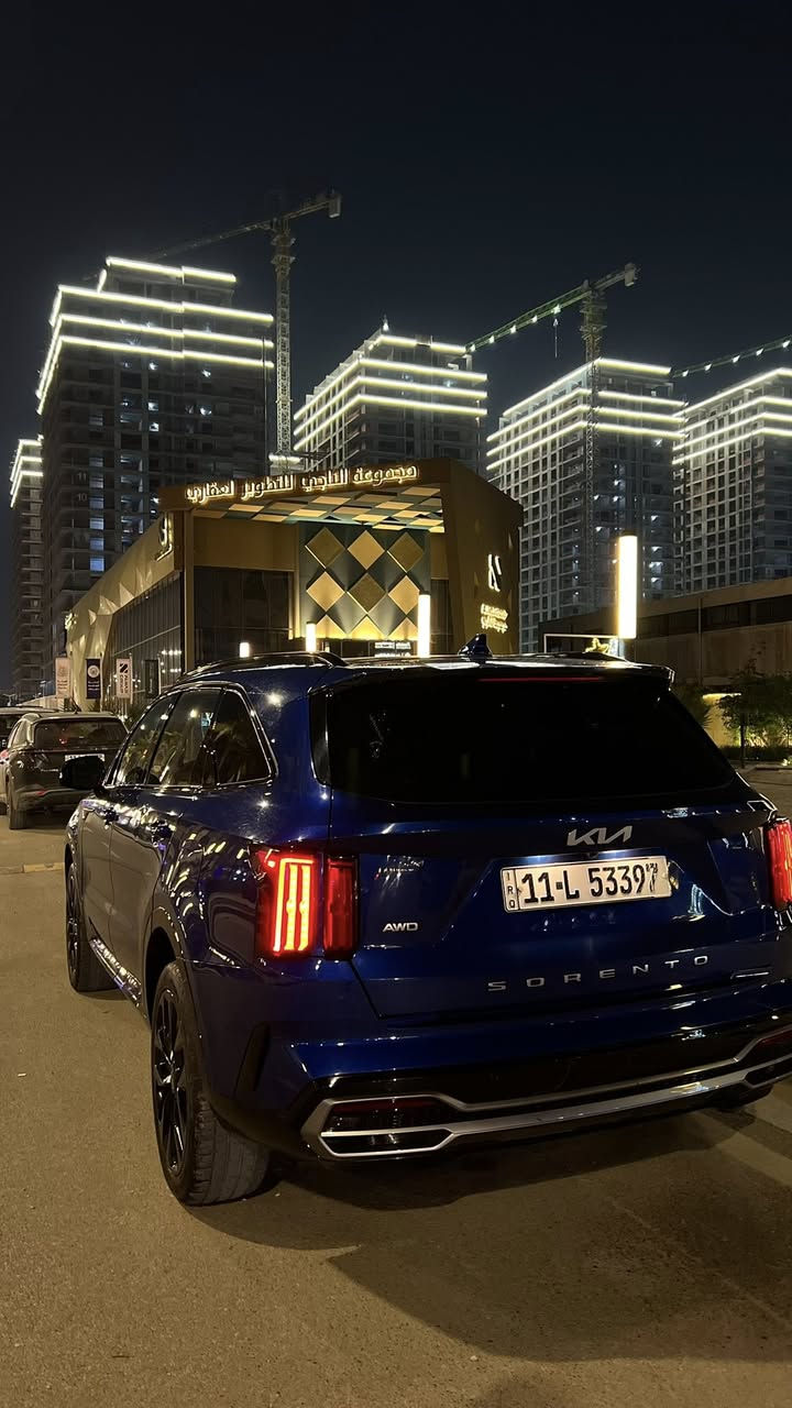 السلام عليكم 
سورنتو موديل 22 وارد امريكي محرك 2500 تيربو  اعلى فئة بالسورنتو يعني اعلى مواصفات السعر 230$.  بيها مجال 
صور الحادث مرفقة بالمنشور قطعتين فقط (تبديل جاملغ وباب) بدون دواخل فقط ايرباك بردة ومرجع سستم 
ماشية 76 الف ميل 

المواصفات 
بانورما 
رادارات امامي + خلفي + جانبي ' مانع تصادم 
نقط عمياء تحديد مسار + قيادة ذاتية 
فول تحكم ستيرن + حساسات 
تدفئة كشنات + كشنات كهرباء ( 7 راكب )
خمس وضعيات قيادة 
وباقي المواصفات المعروفة 
مكان السيارة بغداد كرادة او قادسية 
رقم بغداد هزة وسنوية جديدة تحويل ثاني يوم 
رقم التلفون ***********
***********
