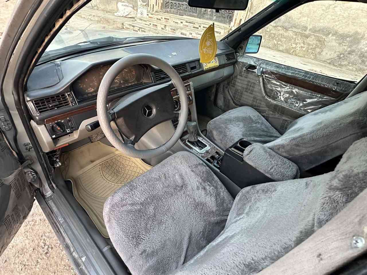 مارسدس دب رقم بغداد انكليزي  سياره جاهزه عده التبريد مايشتغال. بيع ومراوس
مكان السياره الديوانية قضاء غماس 

السعر 43 وبيه مجال 

للاتصل ***********
