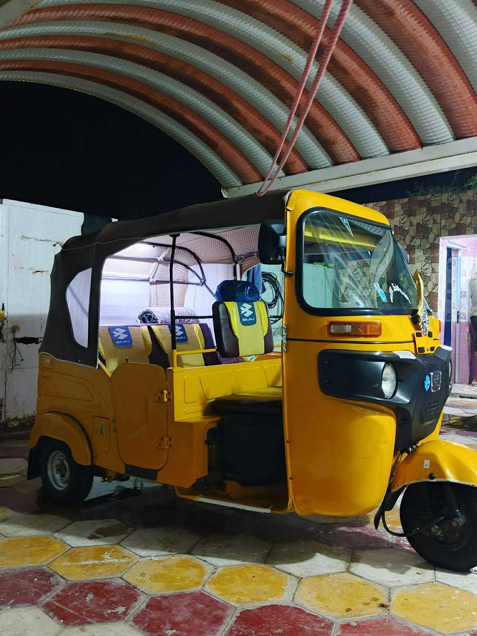 السلام عليكم تكتك 21 مكانها بلقاسم كفاله اوراق اتصل ***********
