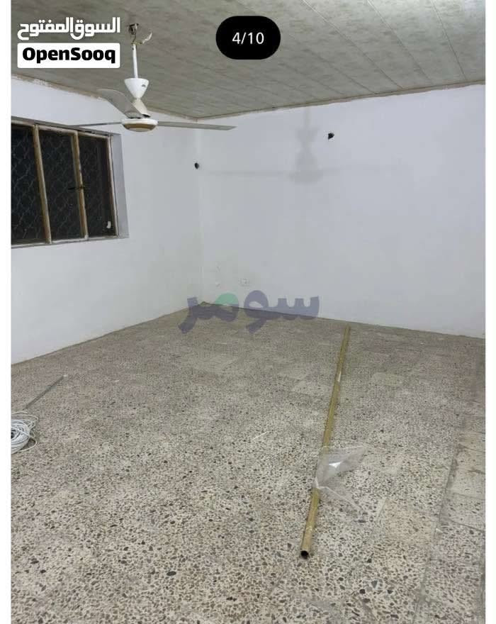 بيت  للايجار في كراده خارج مساحه عقار ٢٠٠ متر يحتوي على غرفتين نوم وصاله ضيوف واسعه  ومطبخ  ومخزن كبير وصحيات وكراج ومنور سعر الايجار مليون و٥٠٠ الف دفع سنوي للاستفسار ***********
