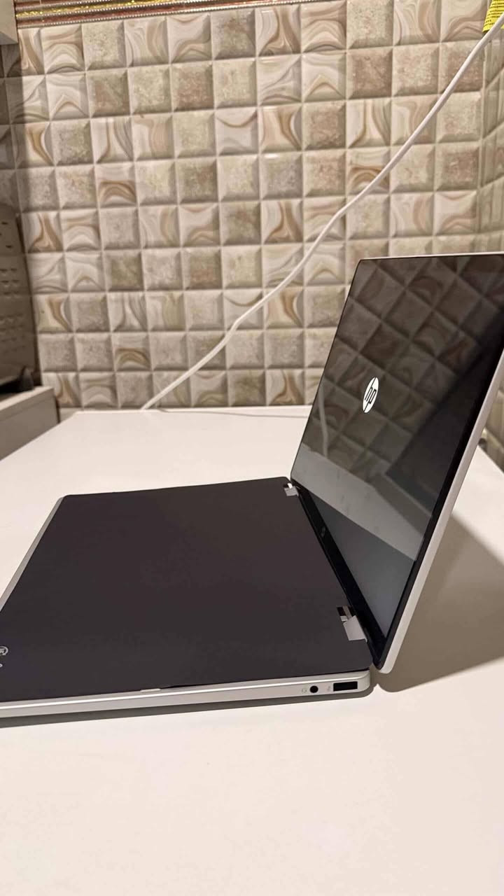 💻 الموديل:
HP OmniBook 5 Flip Laptop

Model: 14-fp0013dx

⚙️ المعالج (CPU):

Intel Core 5 120U

🧠 الرام (RAM):

8GB LPDDR5 (مُثبتة على اللوحة)

💾 التخزين:

512GB SSD

🖥️ الشاشة:

 • قياس 14 إنچ

 • دقة 1920 × 1200 (2K)

 • نوع IPS LED

 • تعمل باللمس (Multi-Touch)

🔋 البطارية:

4 خلايا — 68Wh Li-ion

📷 الكاميرا:

كاميرا HP بدقة 5MP مع IR (تدعم تسجيل الدخول بالوجه)

🪟 النظام:

Windows 11

0772774735

سعرها 900الف ومجال قليل بسيط


**إذا كنت صاحب هذا الإعلان وتريد حذفه لأي سبب، رجاءا أرسل رسالة إلى الدعم الفني**