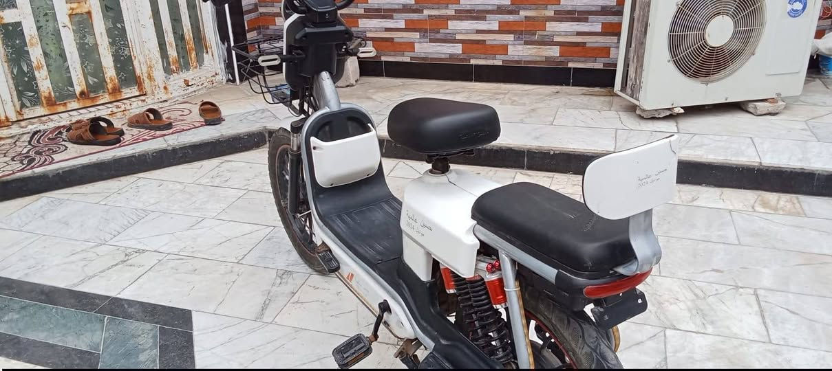 بايسكل كهربائي شحن للبيع
موديل حسين عالمية 2024 
السعر 500 الف وبيها مجال 
5 بطارريات 
شاحنتها       110v-220v           50-60Hz 
الحجم كبير ثابت لأن هذا النوع ما بي احجام بس حجم واحد 
للتواصل : *********** ملاحضه البايسكل ما يشتغل واحده من البطاريات واكفه يرادله بطاريه جديده
