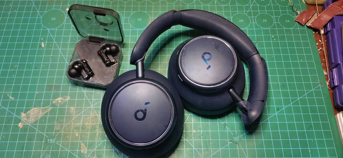 متوفر هدفون انكر Q45 مثل ماموضح بالصوره  شرط شغال وايربود نوثنك تك يشتغل وباور بنك ماك سيف 5000 ملي الكل مع التوصيل 40الف


**إذا كنت صاحب هذا الإعلان وتريد حذفه لأي سبب، رجاءا أرسل رسالة إلى الدعم الفني**