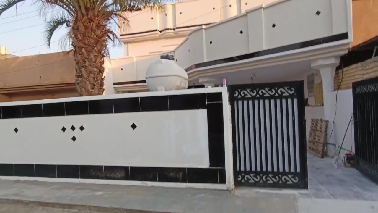 سلام عليكم حبايب بيت ٢٠٠ متر للبيع جديد خلف سوك بلقيس قرب شارع ٦٠ يعني على بينه وبين شارع العام فرع بيت مرتب ونضيف وهذا التواصل على واتساب *********** ربي يرزق الجميع
