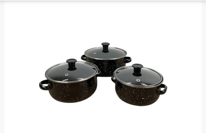 سيت قدور طبخ إيناميل ثلاثي مع أغطية زجاج
التواصل: خاص 
الاستخدامات

طهي الشوربات، المرق، الرز، والمعكرونة.

تحضير اليخنات والأطعمة اليومية بكميات مختلفة.

مناسب للاستخدام اليومي في المطبخ المنزلي.

مثالي للعائلات الصغيرة والمتوسطة.

المميزات

سيت مكوّن من 3 قدور بأحجام مختلفة لتغطية جميع احتياجات الطبخ.

مصنوع من معدن مطلي بطبقة إيناميل مقاومة للحرارة وسهلة التنظيف.

أغطية زجاجية شفافة مع فتحة بخار لمتابعة الطهي دون رفع الغطاء.

توزيع متوازن للحرارة يساعد على طهي متجانس.

مقابض جانبية متينة لسهولة الحمل والاستخدام.

تصميم منقّط أنيق باللون الأسود يناسب جميع المطابخ.

المقاسات:

- الكبير: قطر 20 سم – ارتفاع 9 سم
- الوسط: قطر 18 سم – ارتفاع 8.5 سم
- الصغير: قطر 16 سم – ارتفاع 8 سم

قياس الكارتون: 20 × 20 × 17 سم

محتويات الصندوق

قدر كبير قطر 20 سم + غطاء زجاجي.

قدر وسط قطر 18 سم + غطاء زجاجي.

قدر صغير قطر 16 سم + غطاء زجاجي.

الملاحظات

مناسب لمعظم أنواع المواقد المنزلية.

يُفضّل استخدام أدوات خشبية أو سيليكون للحفاظ على طبقة الإيناميل.

لا يُنصح بتعريض القدر لصدمة حرارية مباشرة (من حرارة عالية إلى ماء بارد).

يُغسل قبل الاستخدام الأول.


**إذا كنت صاحب هذا الإعلان وتريد حذفه لأي سبب، رجاءا أرسل رسالة إلى الدعم الفني**