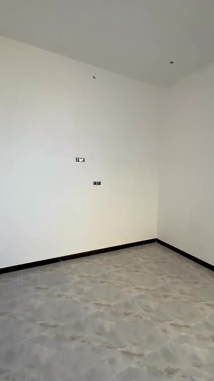سلام عليكم دار للبيع زراعي مساحه 150 متر بناء حديث غرفتين وصاله ومطبخ ودونيه وصحيات وبيتونه ودرج وستار وكل خدمات متوفره ماي مجاري وكهرباء كيبل ضوئي بل باب العنوان سدناويه ناحيه اور خلف مدرسه صفي الدين السعر 57 وبي مجال لاستفسار نتصل على الرقم ***********
